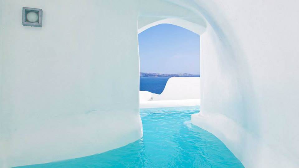 Luxury hotels Oia Santorini accommodation