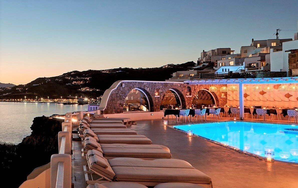 santorini-vs-mykonos