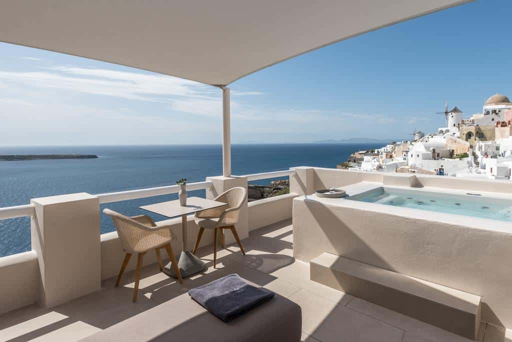 Luxury hotels Oia Santorini accommodation