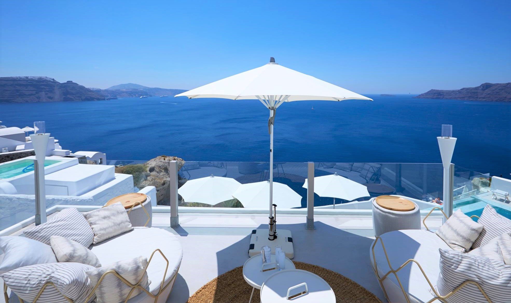 Luxury hotels Oia Santorini accommodation