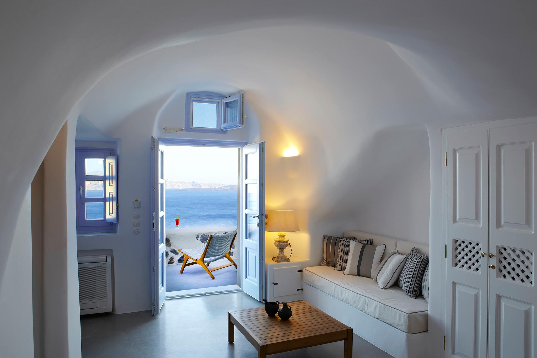 Luxury hotels Oia Santorini accommodation