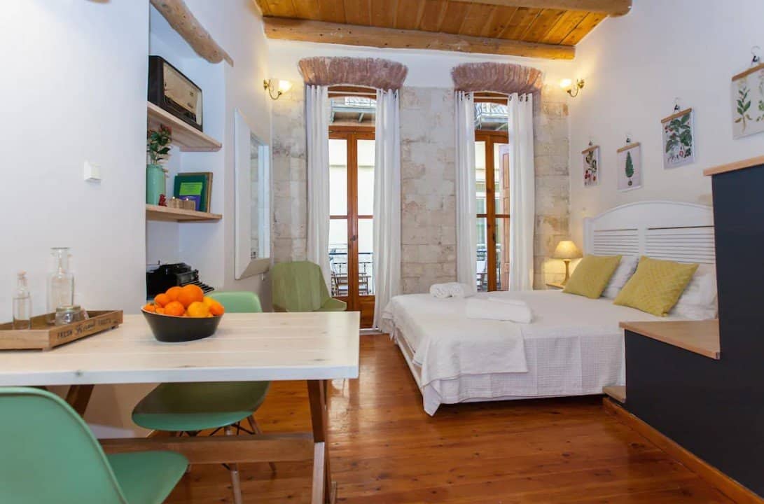 solo travel in crete